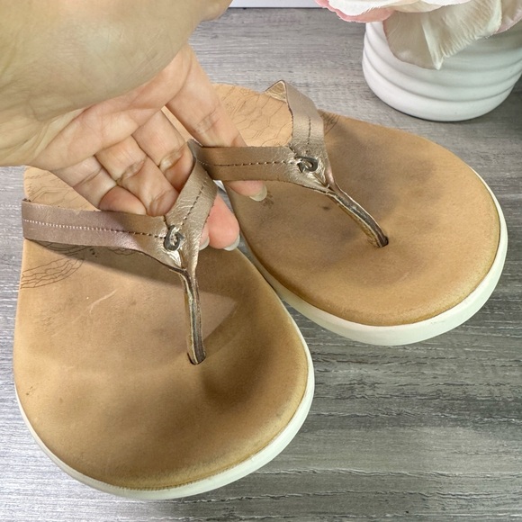 OluKai Honu gold/pink copper leather sandals Womens size 9 - Picture 4 of 9